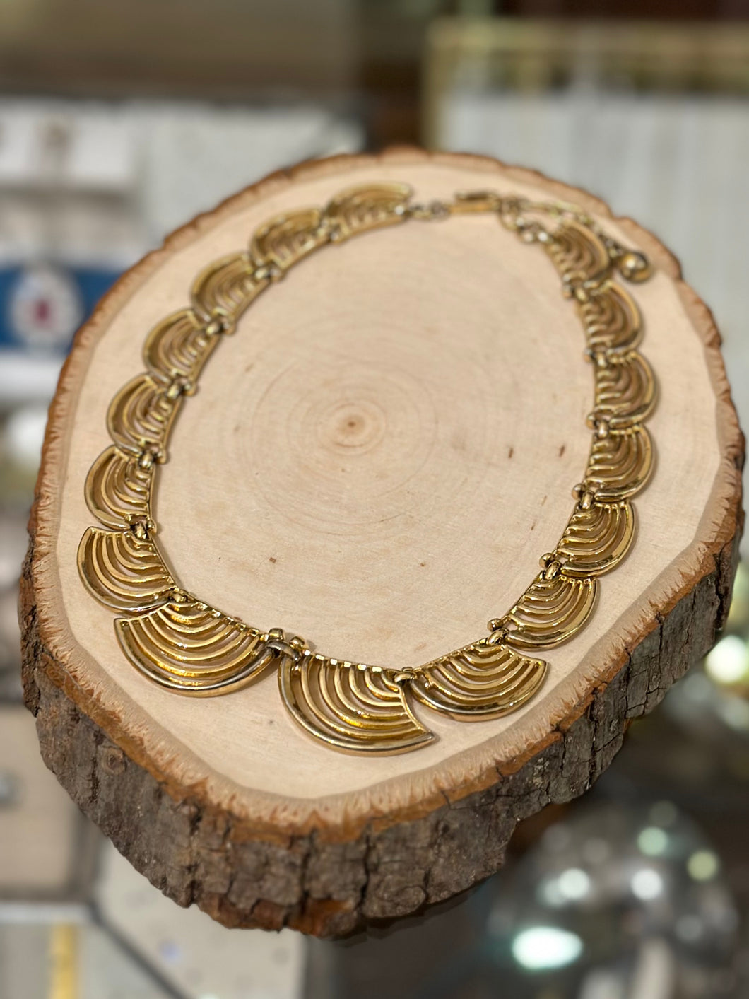 Vintage 1980s Signed TRIFARI Gold Tone Articulated Fan Choker Necklace with Hook Clasp Adjustable 15.5”