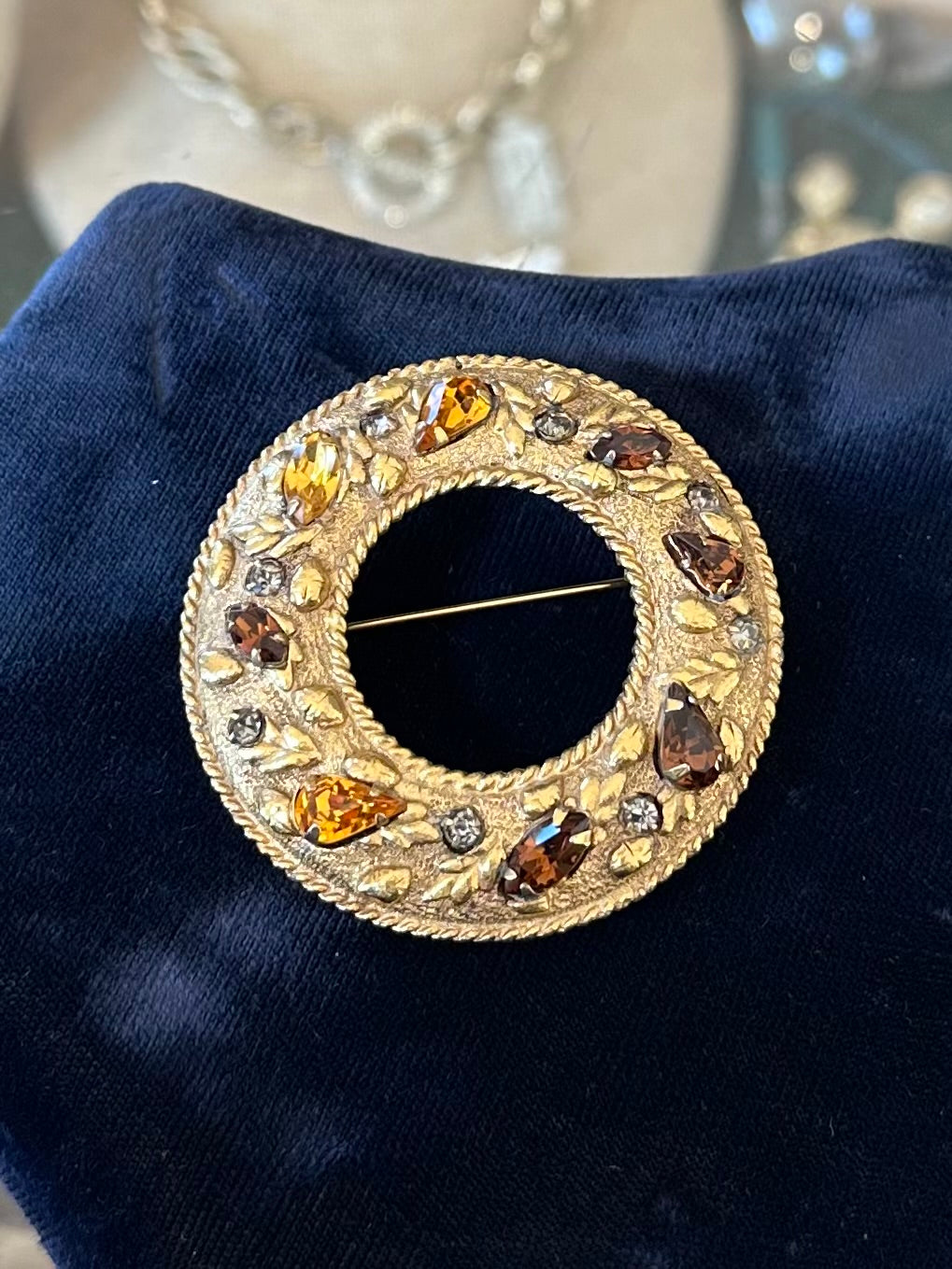 Vintage Midcentury Matte Gold Tone Orange & Brown Faceted Rhinestone Wreath Circle Brooch