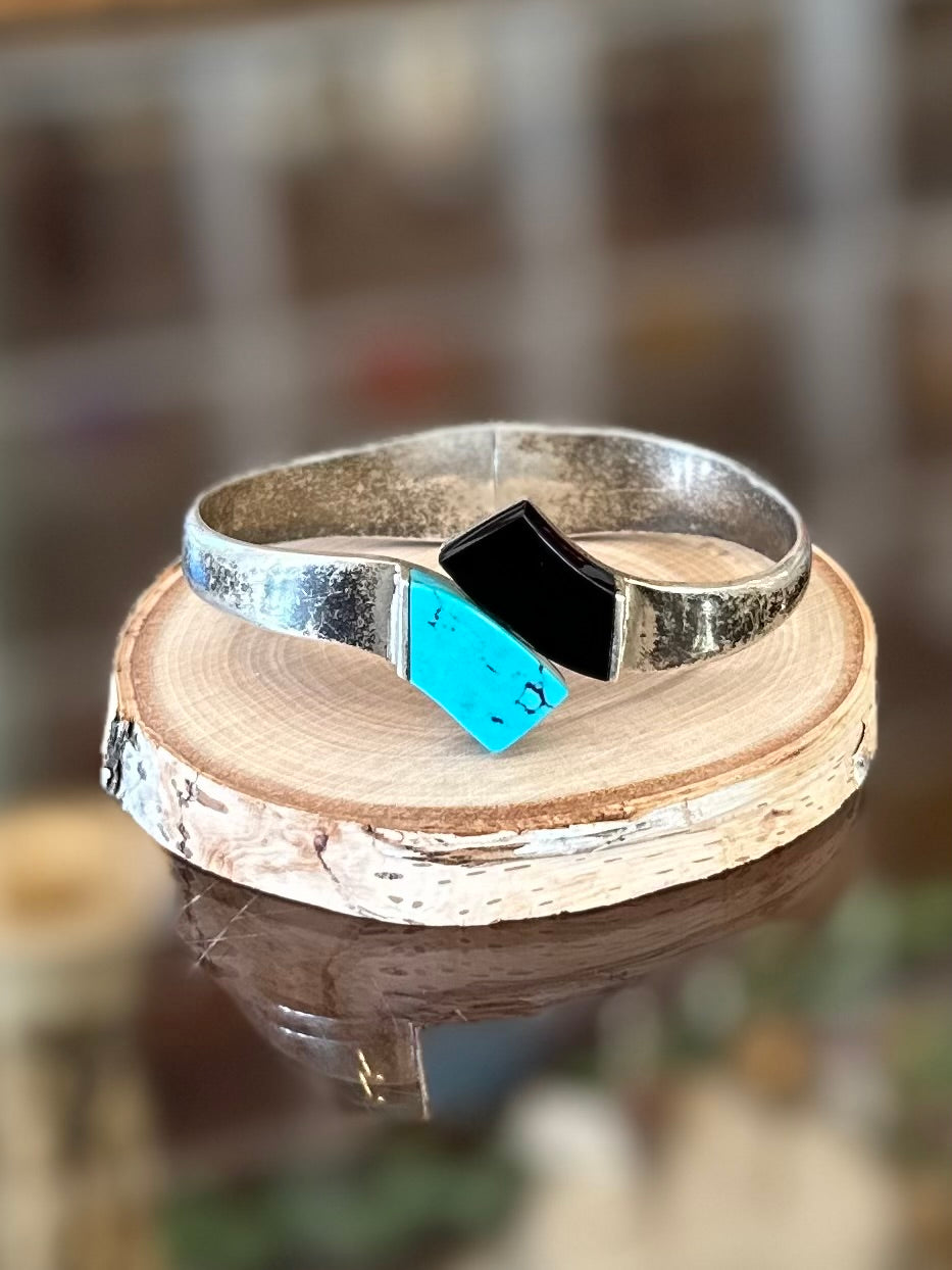 Vintage Signed Taxco TN-32 Mexico 925 Sterling Silver Genuine Turquoise & Black Onyx Hinged Clamp Cuff Bracelet