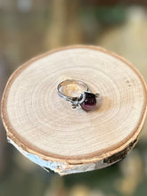 Load image into Gallery viewer, Vintage Modernist 925 Sterling Silver Faux Banded Amethyst Glass Sphere Encapsulated Ring US Size 6 1/2
