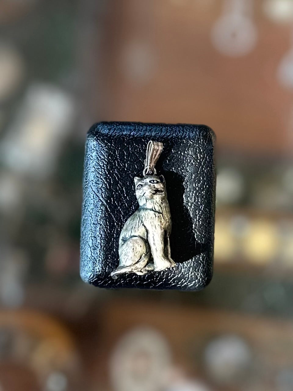 Vintage Solid Sterling Silver Sitting Cat Pendant Charm Heavy 18.35grams
