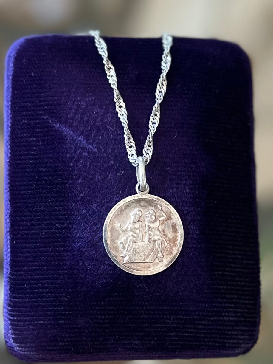 Vintage 925 Sterling Silver Italy Hallmarked Rare Roman Gemini Twins Depiction Pendant Necklace 17.9” Zodiac Astrology