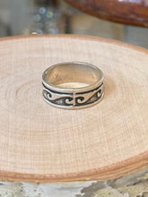 Load image into Gallery viewer, Vintage Sterling Silver 925 Wave Design Band Ring US Size 8 1/4 Unisex
