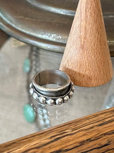 Load image into Gallery viewer, Vintage Mexico Sterling Silver Ball Spinner Ring Band Unisex US Size 5 3/4

