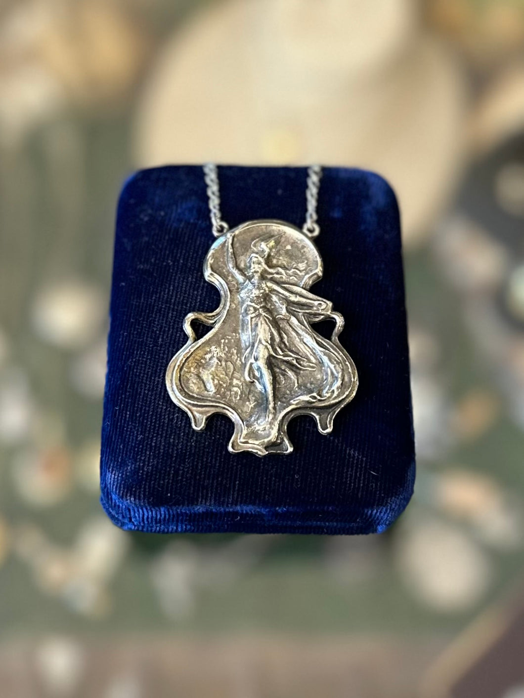 Vintage 1970s Silverplate Casting Pendant Necklace Winged Helmet Goddess Silver Tone Chain 15.5”