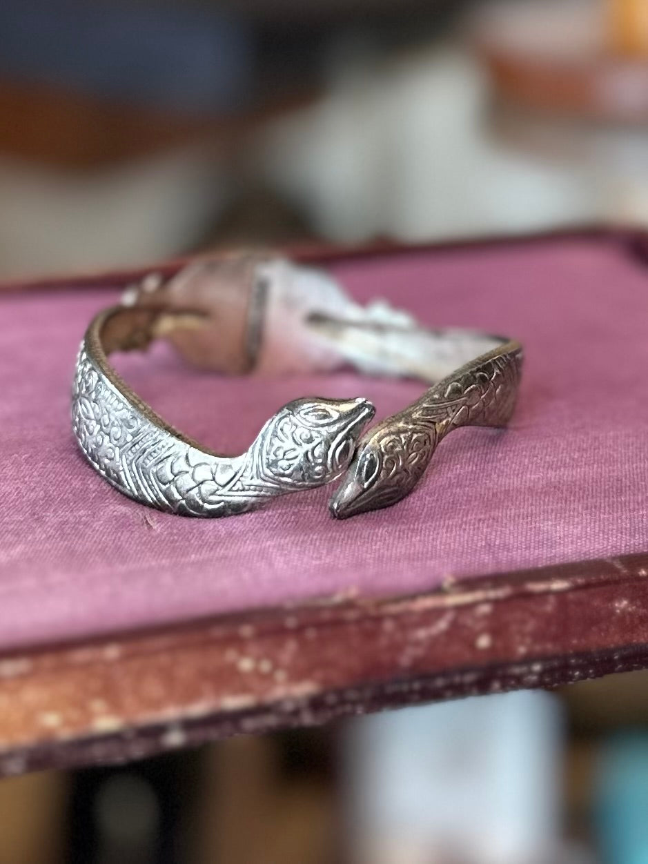 Vintage SPERO Art Deco Silver Tone Chrome Engraved Dual Snake Head Hinged Bangle Bracelet