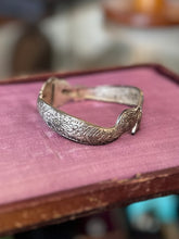 Load image into Gallery viewer, Vintage SPERO Art Deco Silver Tone Chrome Engraved Dual Snake Head Hinged Bangle Bracelet
