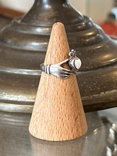 Load image into Gallery viewer, Vintage Sterling Silver &amp; Mother of Pearl Claddagh Ring US Size 5 1/2 Celtic
