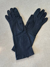 Load image into Gallery viewer, Vintage Midcentury Black Pebbled Leather Mid Length Women’s Gloves Size 7

