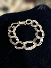 Load image into Gallery viewer, Vintage Signed BB Binder Bros. Sterling Silver Interlocking Twist Chain Link Bracelet 7” Unisex
