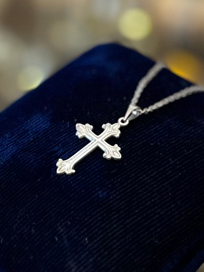Vintage 14k White Gold Ornate Cross Religious Pendant Necklace 18.4”