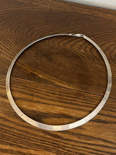 Load image into Gallery viewer, Vintage 1990s 925 ITALY Sterling Silver 6mm Omega Chain Necklace 18”
