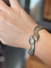 Load image into Gallery viewer, Vintage SPERO Art Deco Silver Tone Chrome Engraved Dual Snake Head Hinged Bangle Bracelet
