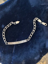 Load image into Gallery viewer, Vintage Sterling Silver Engraved Chevron ID Name Plate Flat Curb Link Unisex Bracelet 7.5” | Blank
