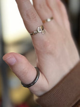 Load image into Gallery viewer, Vintage 925 Sterling Silver Mexico Flat Disc Band Ring Unisex US Size 8 1/2
