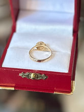 Load image into Gallery viewer, Solid 14K Yellow Gold Etched Clamshell Shell Beachy Dainty Ring US Size 4
