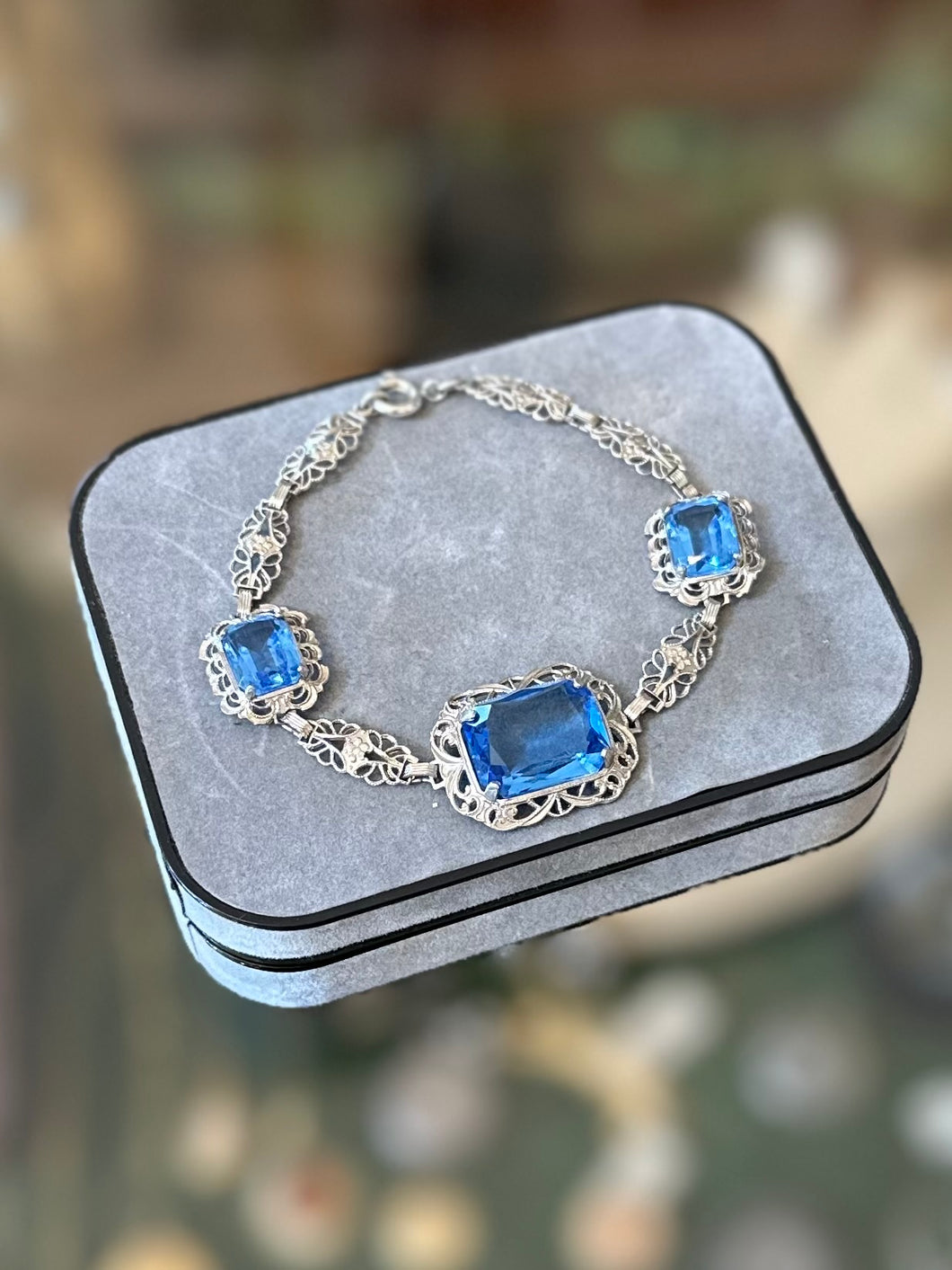 Vintage Circa 1930s Art Deco Rhodium Plated Aquamarine Faceted Czech Glass Bracelet 7”