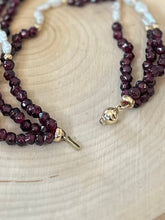 Load image into Gallery viewer, Vintage 14k Yellow Gold Faceted Genuine Garnet &amp; Freshwater Pearl Multi Strand Beaded Bracelet 7.5”
