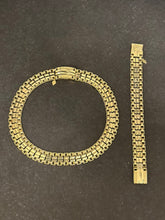 Load image into Gallery viewer, Vintage Signed Sarah Coventry S.A.C Chunky Gold Tone Link Collar Choker Necklace Reversible with Matching Bracelet
