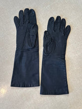 Load image into Gallery viewer, Vintage Midcentury Black Pebbled Leather Mid Length Women’s Gloves Size 7
