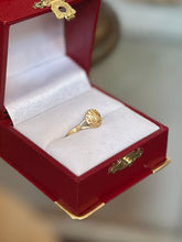 Load image into Gallery viewer, Solid 14K Yellow Gold Etched Clamshell Shell Beachy Dainty Ring US Size 4
