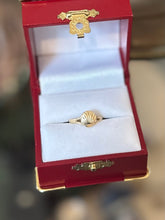 Load image into Gallery viewer, Solid 14K Yellow Gold Etched Clamshell Shell Beachy Dainty Ring US Size 4

