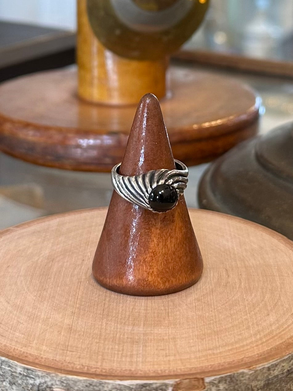 Vintage Signed SARAH Coventry Sterling Silver Spiral & Black Cabochon Ring US Size 7