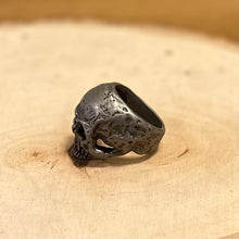 Load image into Gallery viewer, Men’s Skull Ring
