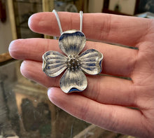 Load image into Gallery viewer, Vintage 1960s Signed Trifari Silver Tone Dogwood Flower Pendant Necklace 17.6"
