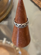 Load image into Gallery viewer, Vintage Sterling Silver Dome Filigree Openwork Band Ring US 8
