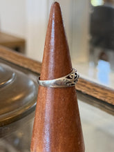Load image into Gallery viewer, Vintage Sterling Silver Dome Filigree Openwork Band Ring US 8
