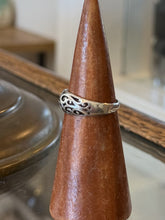 Load image into Gallery viewer, Vintage Sterling Silver Dome Filigree Openwork Band Ring US 8
