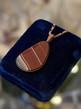 Load image into Gallery viewer, Vintage Rare Signed REBAJES Copper &amp; Banded Agate Pendant Necklace Figaro 18"
