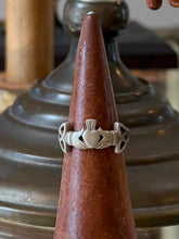 Load image into Gallery viewer, Vintage Brushed Sterling Silver Irish Claddagh Celtic Knot Unisex Band Ring US 8

