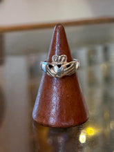 Load image into Gallery viewer, Vintage Chunky Sterling Silver Irish Claddagh Unisex Ring US 6.25
