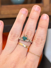 Load image into Gallery viewer, Vintage Sterling Silver Irish Claddagh Faceted Green Glass Heart Ring US 9

