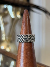 Load image into Gallery viewer, Vintage Sterling Silver Celtic Knot Woven Design Wide Band Ring Unisex US 6.75
