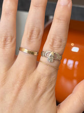 Load image into Gallery viewer, Vintage Sterling Silver Irish Claddagh Unisex Ring US 7.25
