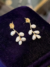 Load image into Gallery viewer, Vintage 14K Yellow Gold Baroque Freshwater Pearl Branch Delicate Earrings
