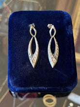 Load image into Gallery viewer, Vintage Sterling Silver Diamond Cut Dangle Earrings | Pointy Teardrops
