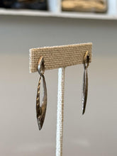Load image into Gallery viewer, Vintage Sterling Silver Diamond Cut Dangle Earrings | Pointy Teardrops
