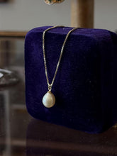 Load image into Gallery viewer, Vintage Dainty Gold Tone Sterling Silver Teardrop Pearl Pendant Necklace 18"
