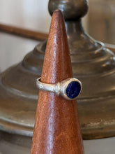 Load image into Gallery viewer, Vintage 1990s Sterling Silver Lapis Lazuli Flush Gypsy Set Ring US 8.5
