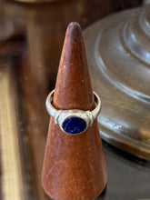 Load image into Gallery viewer, Vintage 1990s Sterling Silver Lapis Lazuli Flush Gypsy Set Ring US 8.5
