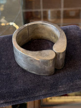 Load image into Gallery viewer, Vintage TO-34 Dulce Taxco Mexico 950 Silver Chunky Modernist Clamper Bracelet
