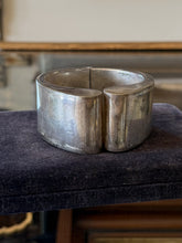 Load image into Gallery viewer, Vintage TO-34 Dulce Taxco Mexico 950 Silver Chunky Modernist Clamper Bracelet
