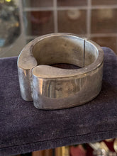 Load image into Gallery viewer, Vintage TO-34 Dulce Taxco Mexico 950 Silver Chunky Modernist Clamper Bracelet
