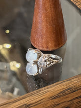 Load image into Gallery viewer, Vintage Sterling Silver Moonstone Cabochon Feather Leaf Motif Ring US 8.25

