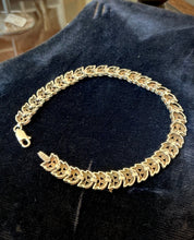 Load image into Gallery viewer, Vintage Signed SA Peruvian Sterling Silver Cut Leaves Link Chain Bracelet 7.5"
