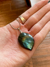 Load image into Gallery viewer, Vintage 18kt White Gold Plated Labradorite Pendant on Snake Chain Necklace 20"
